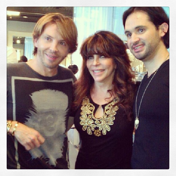 969080_10151698113012152_1645878299_n